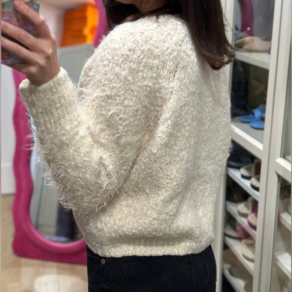 Knitted & Knotted white soft sweater, cropped, size large but fits a S-L - Picture 8 of 9